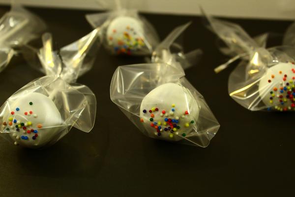 Eggless Cake Pops